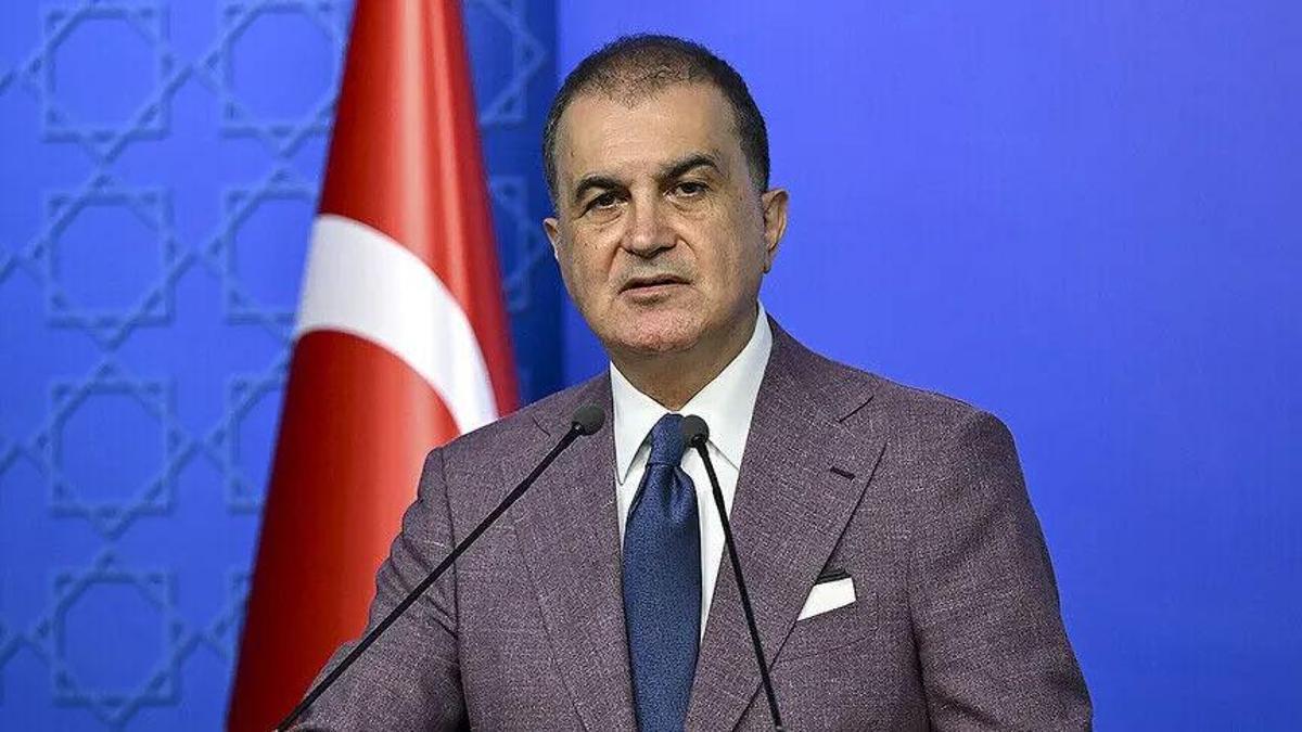 AK Parti Sözcüsü Ömer Çelik açıklama yaparken