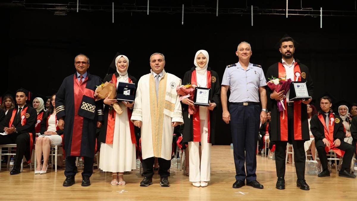 ERÜ Tıp Fakültesi 52’nci dönem mezunlarını verdi