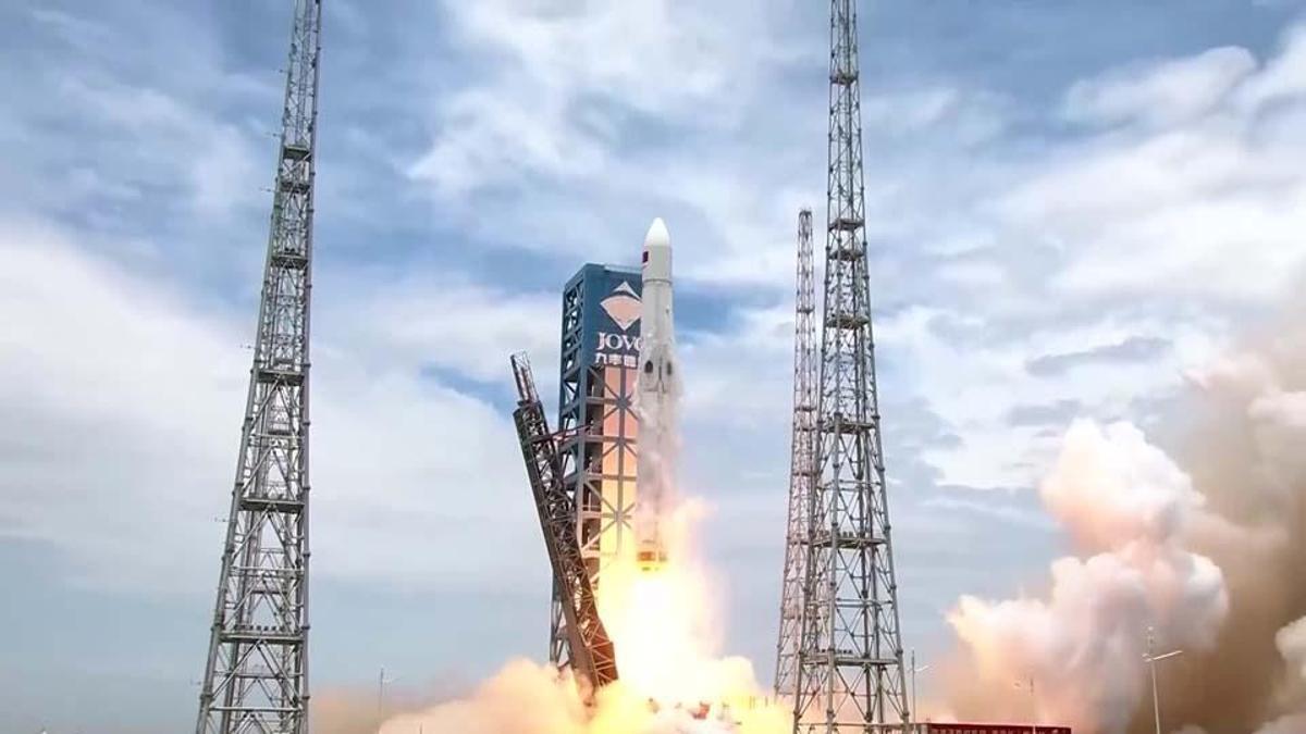 Çin, ABD'nin SpaceX'ine rakip! Roket ağ ile yakalandı