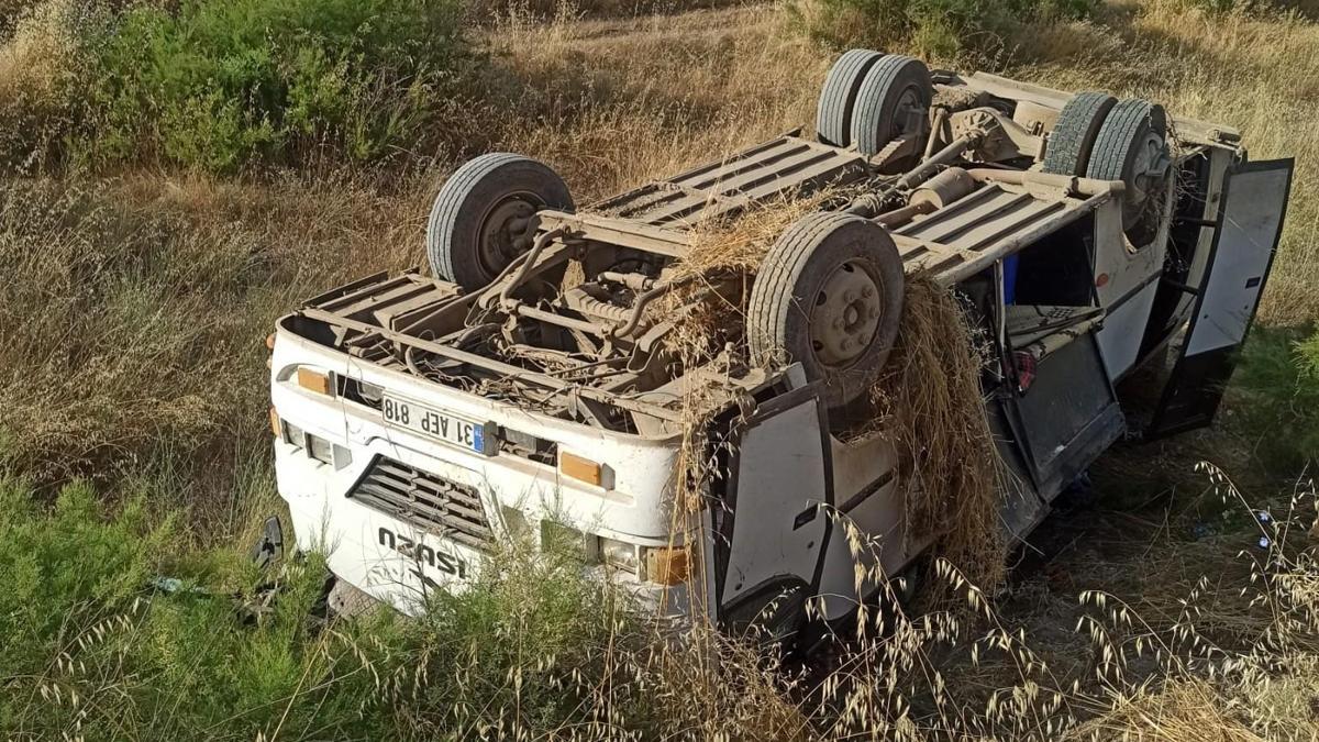 Tarım işçilerini taşıyan minibüs devrildi: 16 yaralı