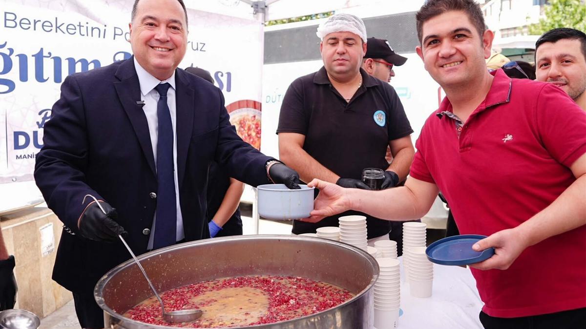 Manisa'da 20 bin kişiye aşure ikramı haber görseli