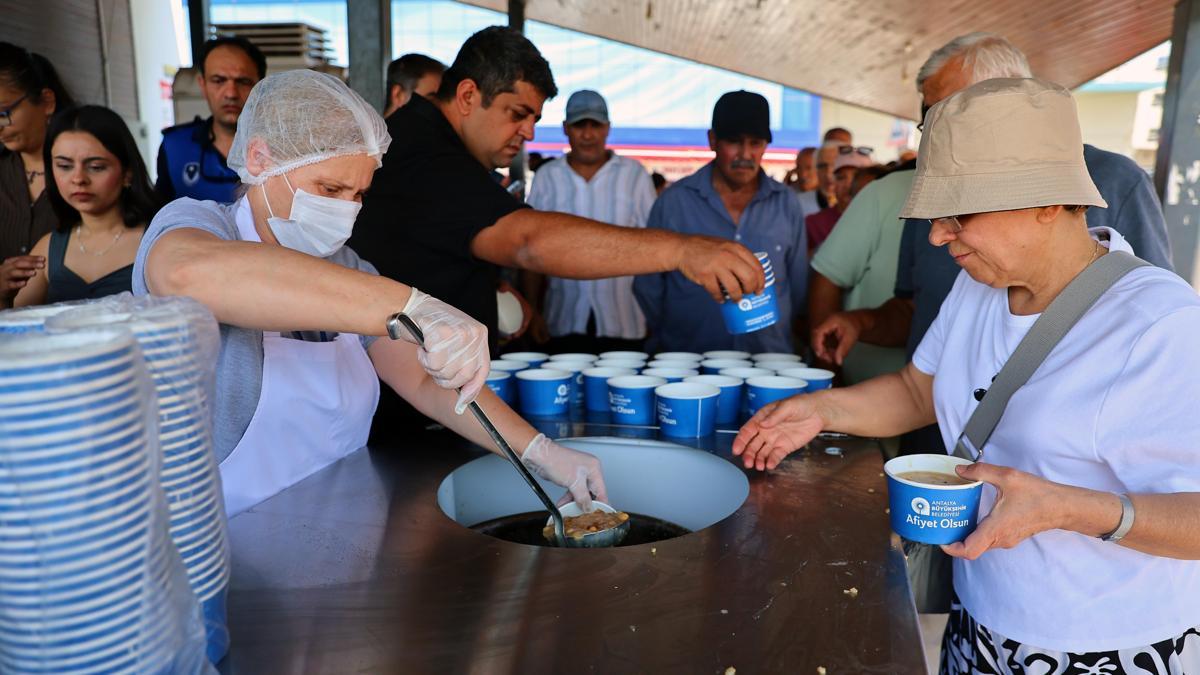 Büyükşehir 50 bin kişiye aşure ikram etti haber görseli