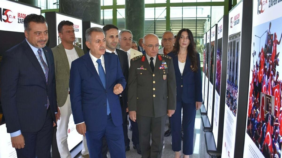 İzmir Adnan Menderes Havalimanı'nda '15 Temmuz Hafıza ve Hatıra' sergisi