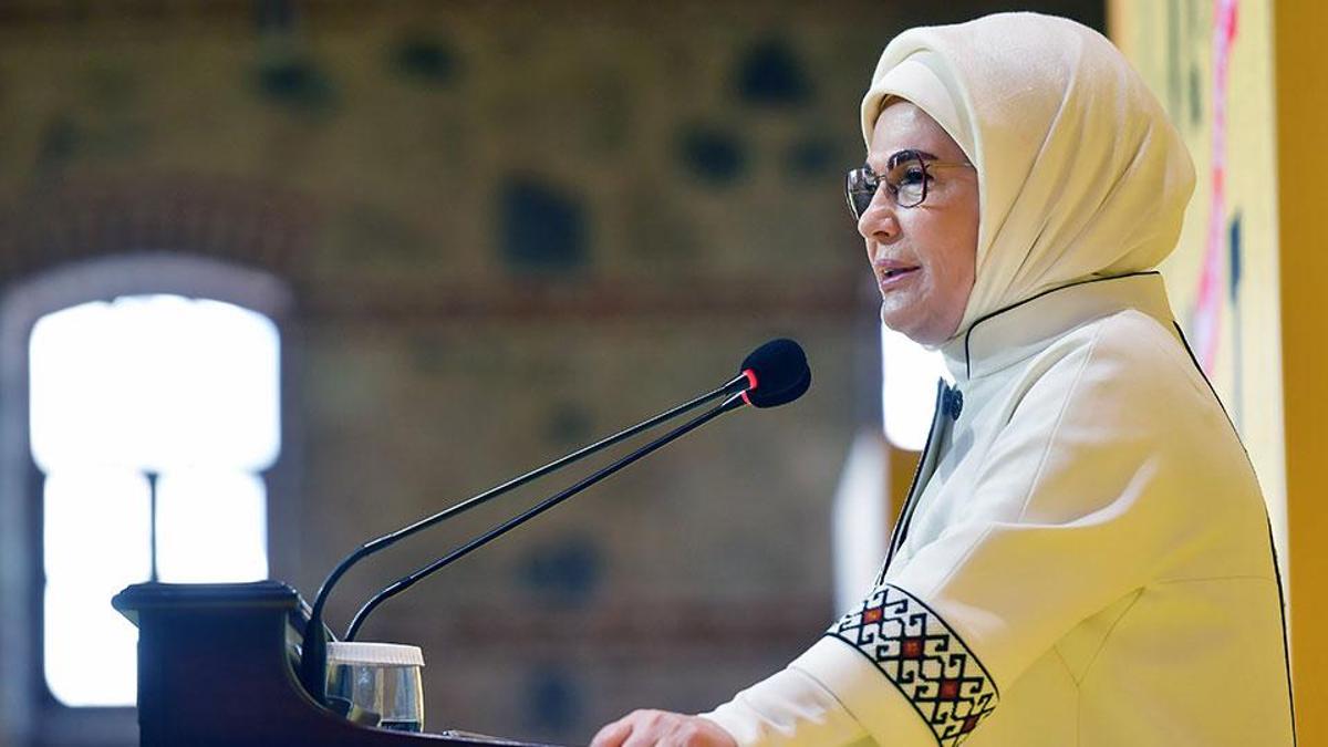 Emine Erdoğan'ın 15 Temmuz mesajını paylaştığı görsel.