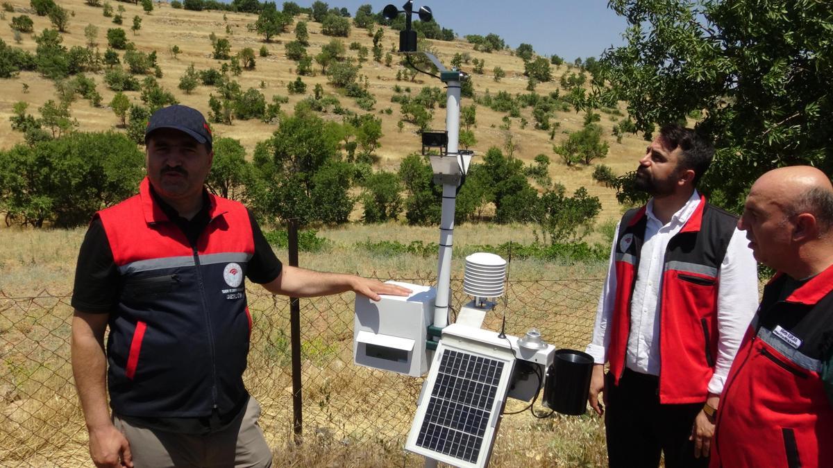 Gercüş’te bağ ve fıstık bahçelerine erken uyarı sistemi kuruldu haber görseli