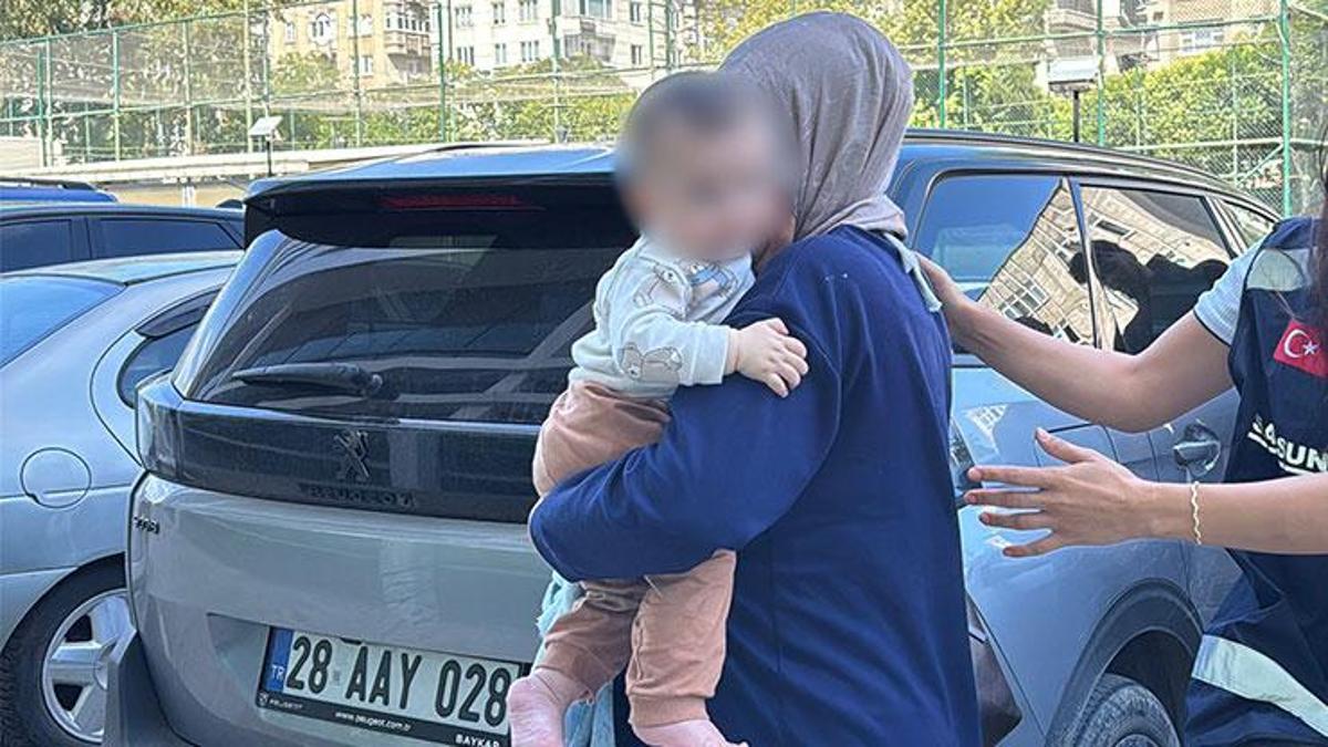 Bu nasıl anne! Kucağında bebek çantasında 1 kilo uyuşturucu haber görseli