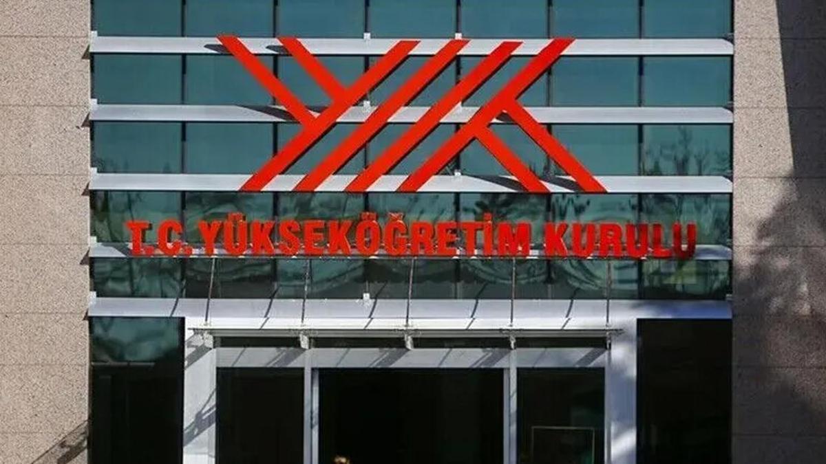 Yükseköğretim Kurulu (YÖK) binası ve üzerinde eğitimle ilgili simgeler.