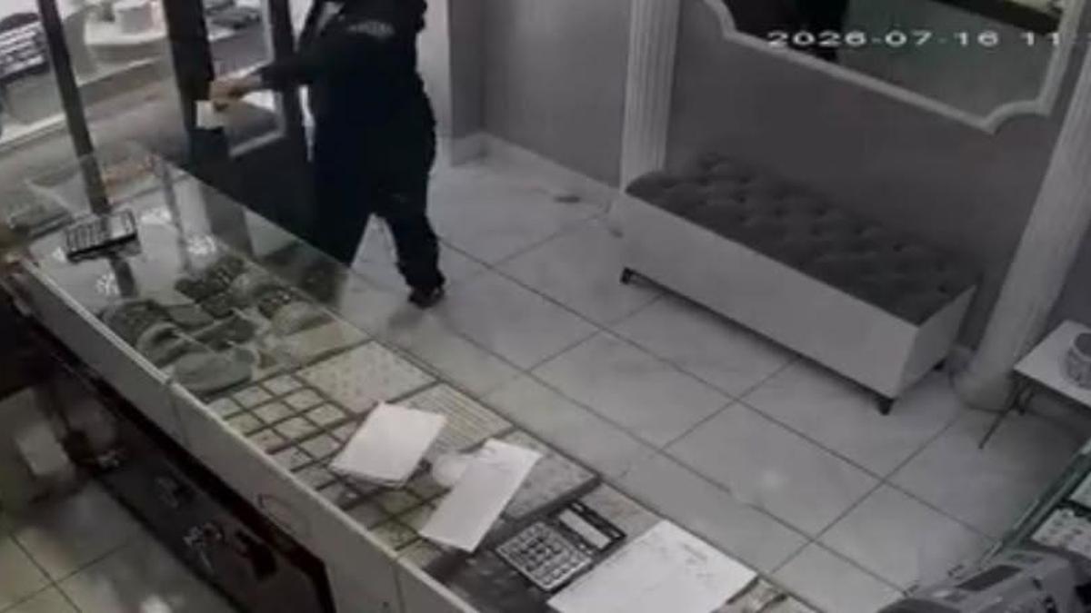 Kuyumcu soyguncusu 2 saatte yakalandı; İnternetten ‘Soygun nasıl yapılır’ araştırması yapmış (2)