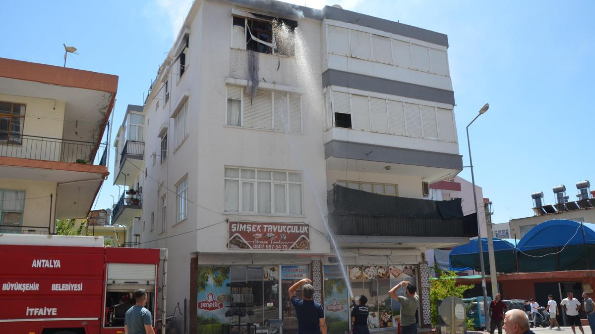 Dairedeki yangını itfaiye söndürdü haber görseli