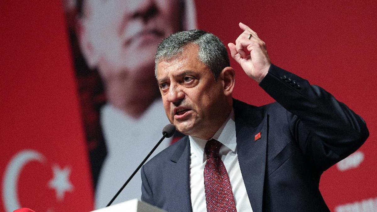 Özgür Özel'den yeni parti sinyali: Ya partimizi geri alacağız ya yeni bir yol açacağız