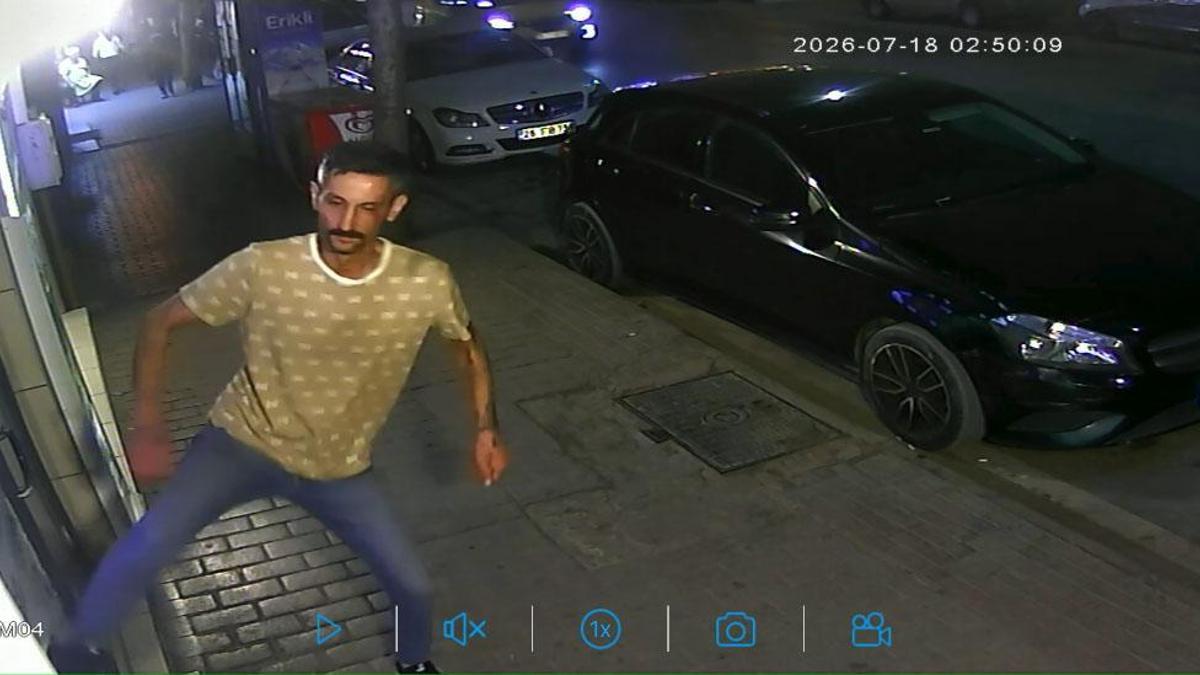 Esnaf fark etti: Suçüstü yakalandı! haber görseli