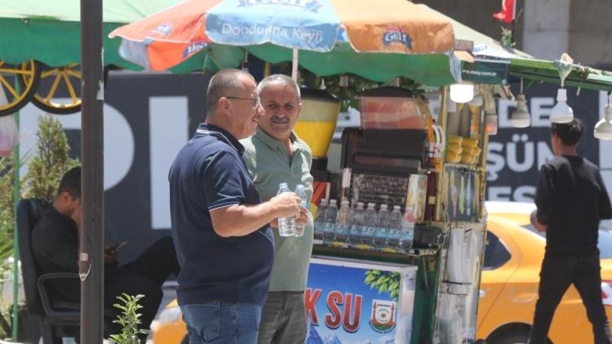 Şanlıurfa'da kavurucu sıcak! Termometreler 45 dereceyi gördü