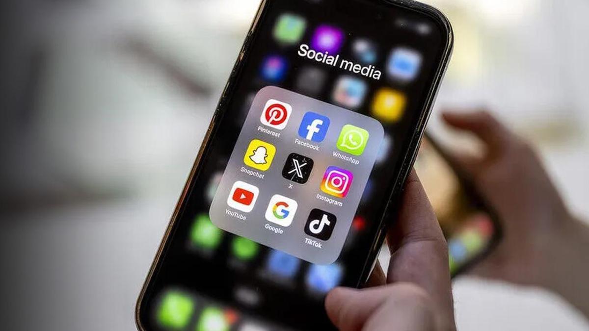 Çekya'da okullarda cep telefonu dönemi kapanıyor haber görseli
