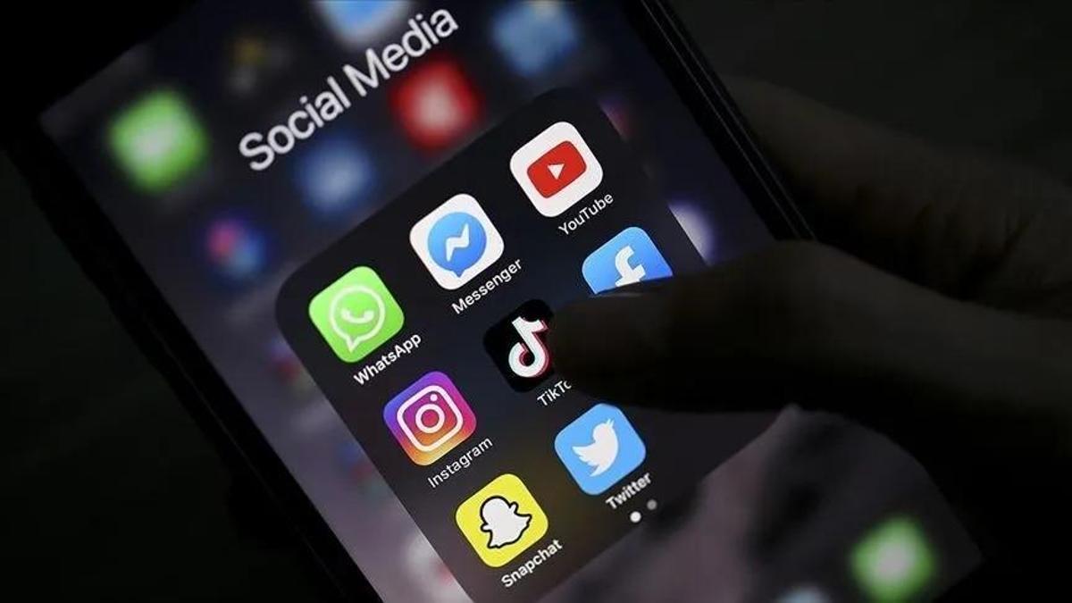 FACEBOOK VE INSTAGRAM ÇÖKTÜ MÜ? 19 Temmuz Facebook ve Instagram'da erişim sorunu mu yaşanıyor? Facebook ve Instagram ne zaman düzelecek? haber görseli