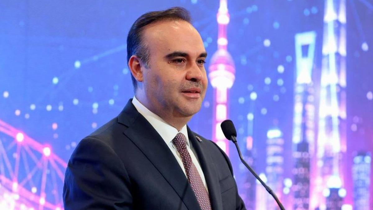 Türk bilim insanları Kuzey Kutbu'ndaki deniz buzu hattına ulaştı haber görseli
