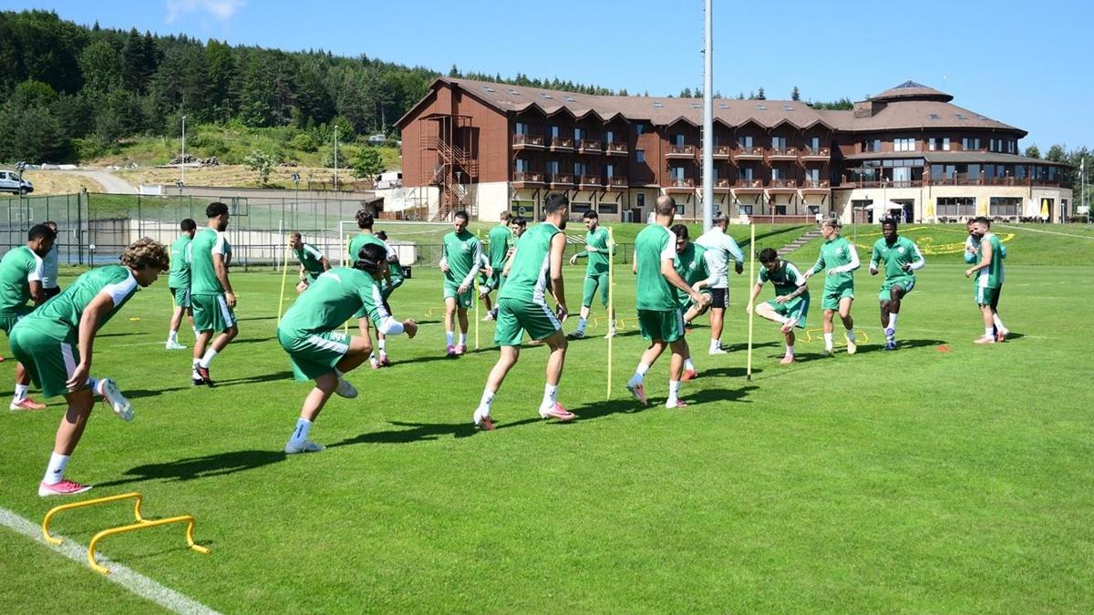 Bursaspor, Topuk Yaylası'nda çalışmalarına devam ediyor