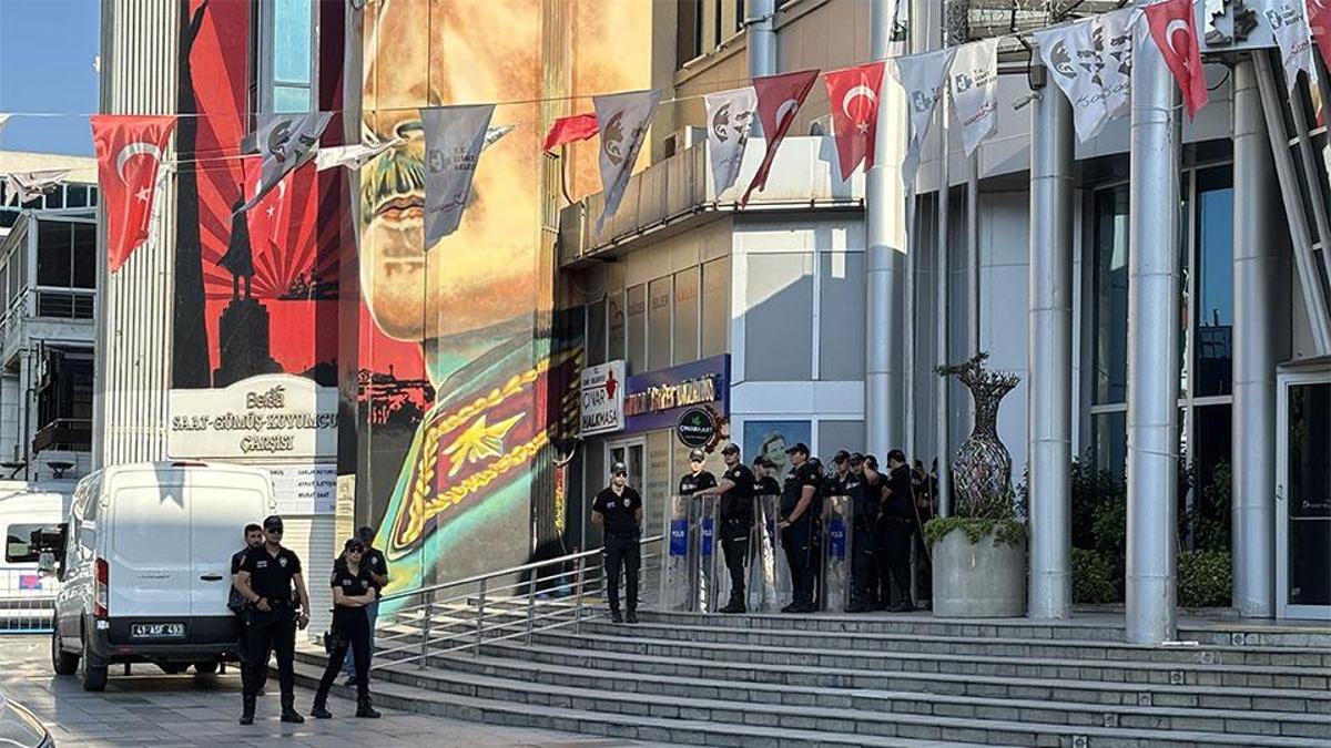 İzmit Belediye Başkanı Fatma Kaplan Hürriyet ve eşi Murat Hürriyet'in gözaltına alınmasıyla ilgili haber.