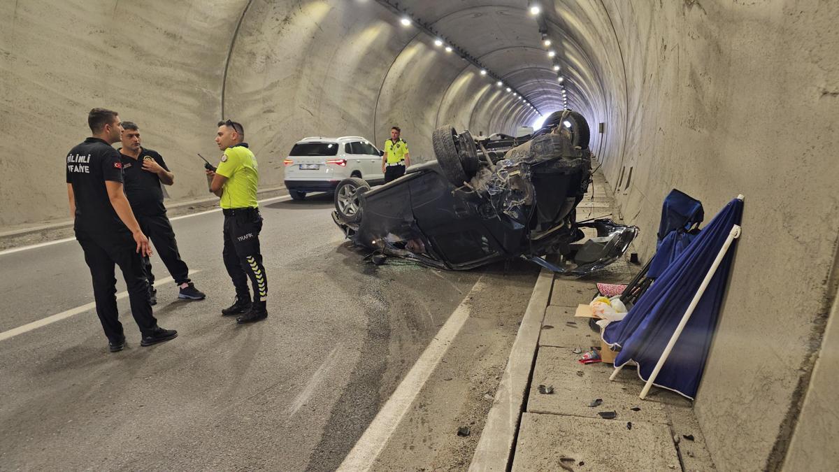 Otomobil, tünelde TIR'a çarpıp takla attı: 2 yaralı haber görseli