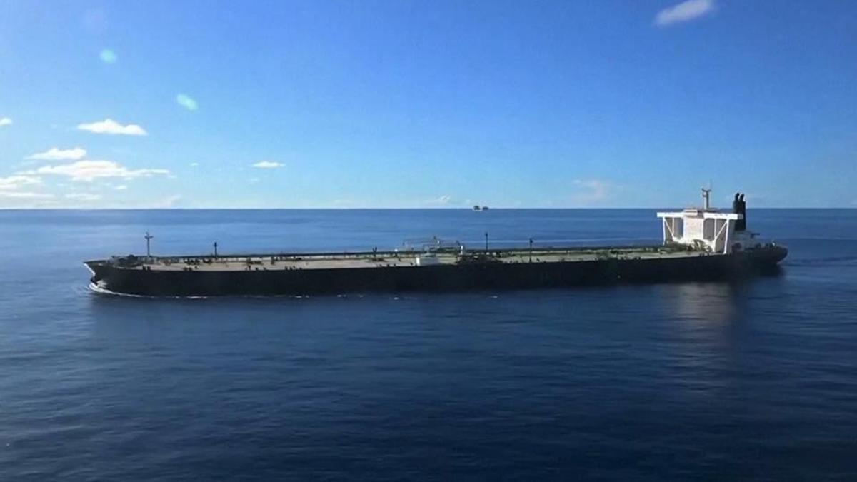İran ateşkesi fırsata çevirdi… Bir ayda 70 milyon varil petrol ihraç etti haber görseli