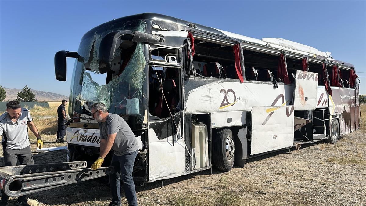 Kütahya'da yolcu otobüsü devrildi; 31 yaralı haber görseli