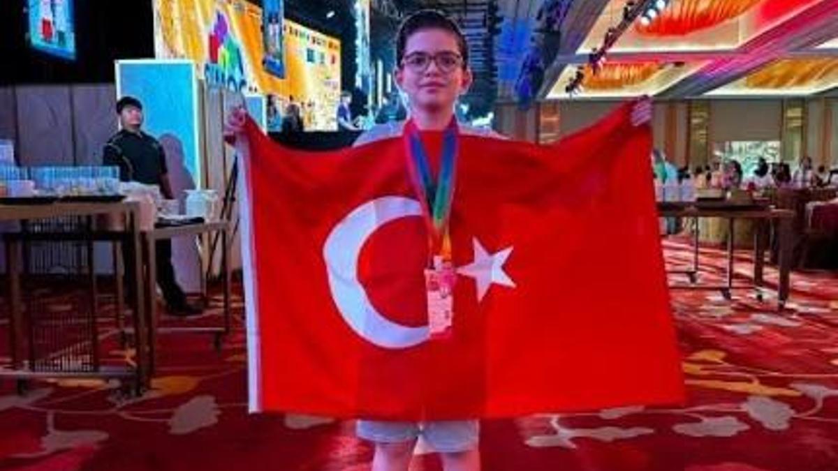 Kültür Okulları öğrencisi Singapur’daki Matematik Olimpiyatları’ndan 2 madalyayla döndü haber görseli