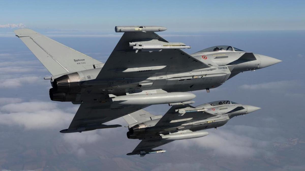 Türk pilotların Eurofighter savaş uçaklarıyla eğitim alacağı Birleşik Krallık'taki bir hava üssü görseli.