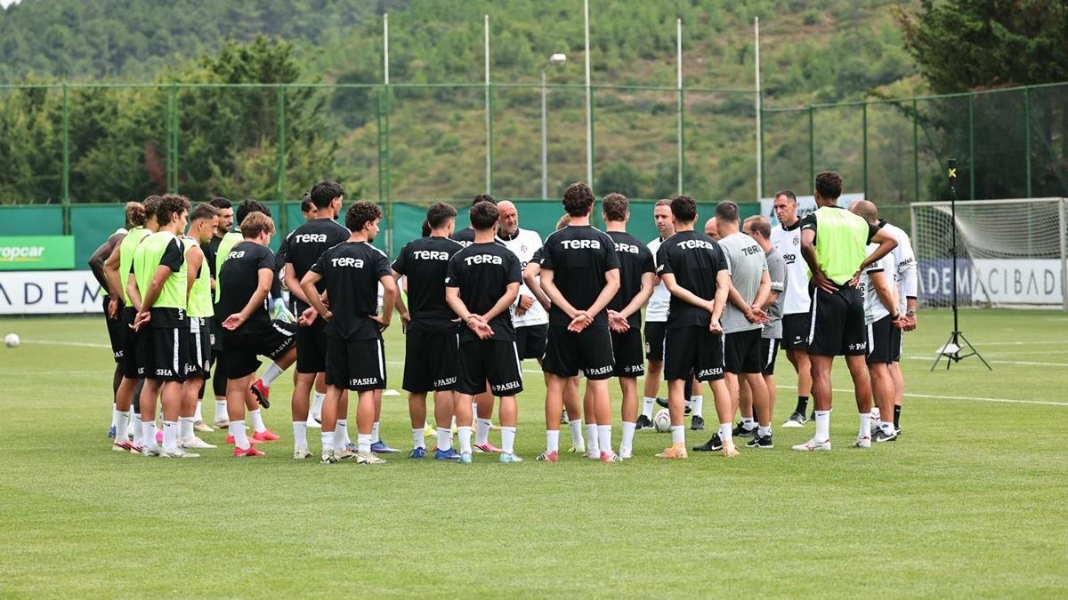 Beşiktaş, Midtjylland maçı hazırlıklarına ara vermeden başladı haber görseli