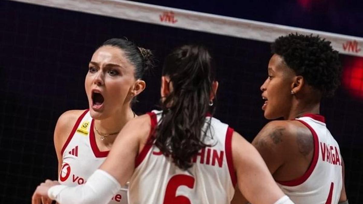 TÜRKİYE ÇİN VOLEYBOL MAÇI KAÇ KAÇ BİTTİ? Filenin Sultanları Maç Sonucu - Özeti haber görseli