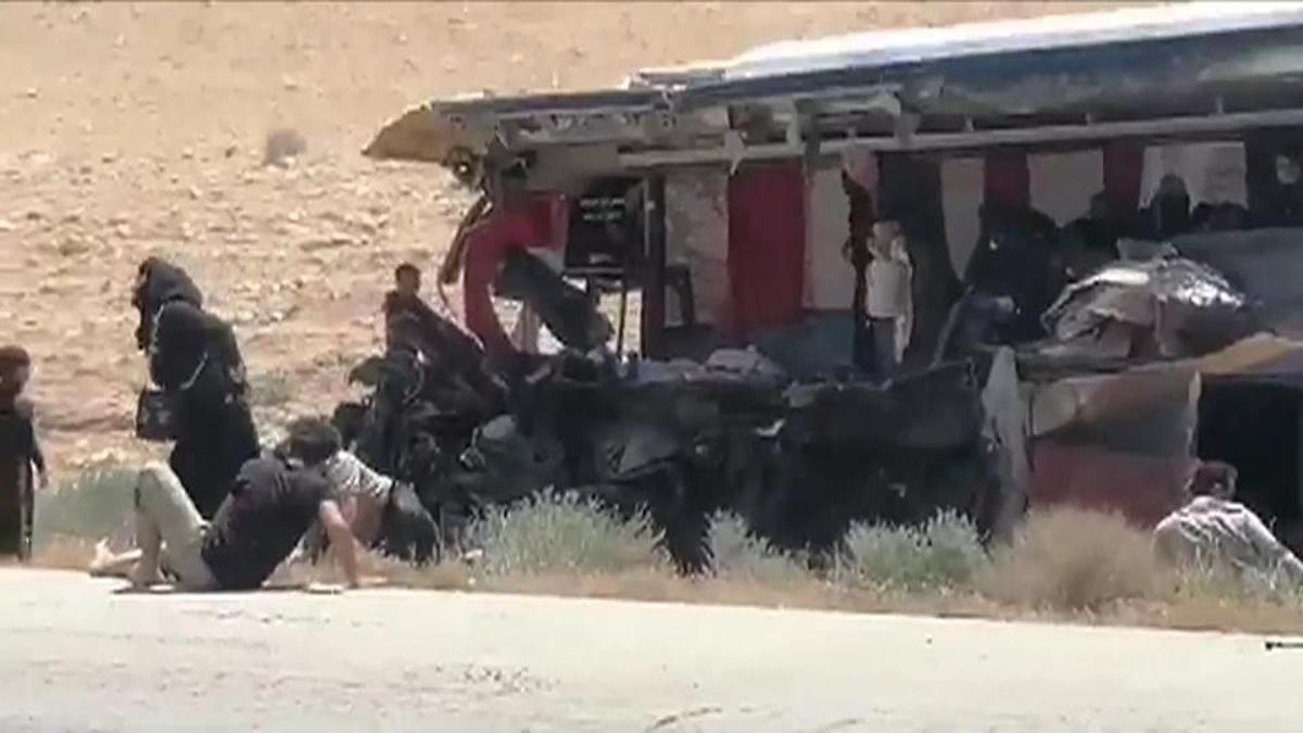 Suriye'de otobüs faciası: 35 ölü, 30 yaralı haber görseli