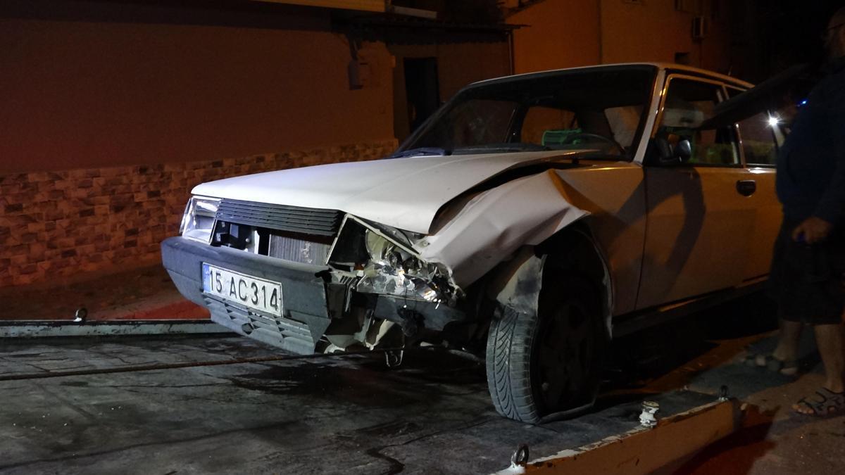 Önce park halindeki 2 araca, ardından karşı yönden gelen otomobile çarptı