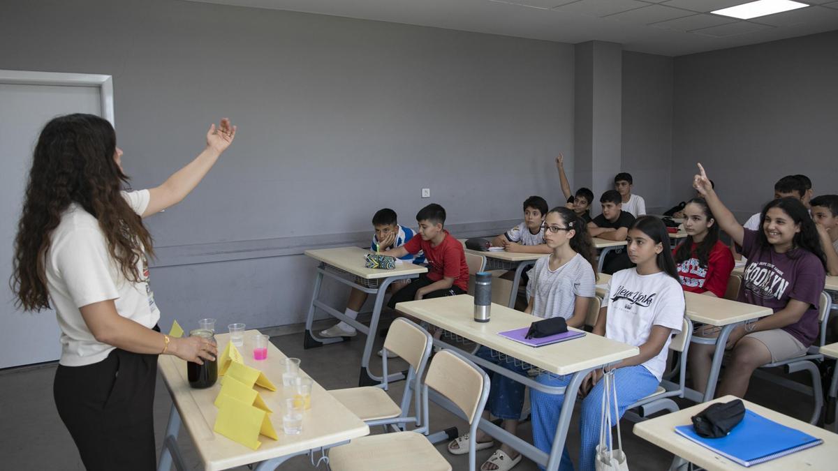 Büyükşehir kurs merkezleri yaz tatilinde de öğrencilerin yanında haber görseli