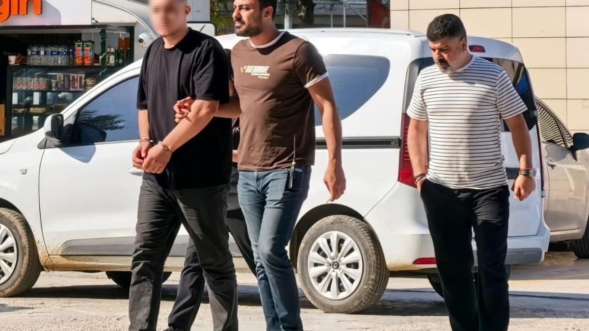 Arkadaşını silahla tehdit edip, başkasına olan borcunu ödeten şüpheli yakalandı haber görseli