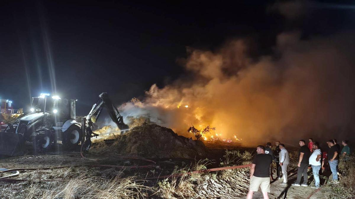 Tekirdağ'da 5 bin saman balyası yandı haber görseli