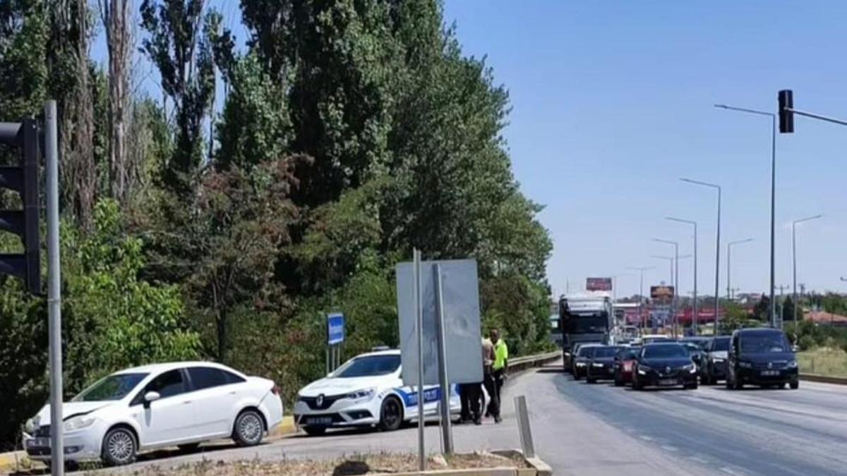 Çay'da zincirleme kaza: 3 yaralı haber görseli