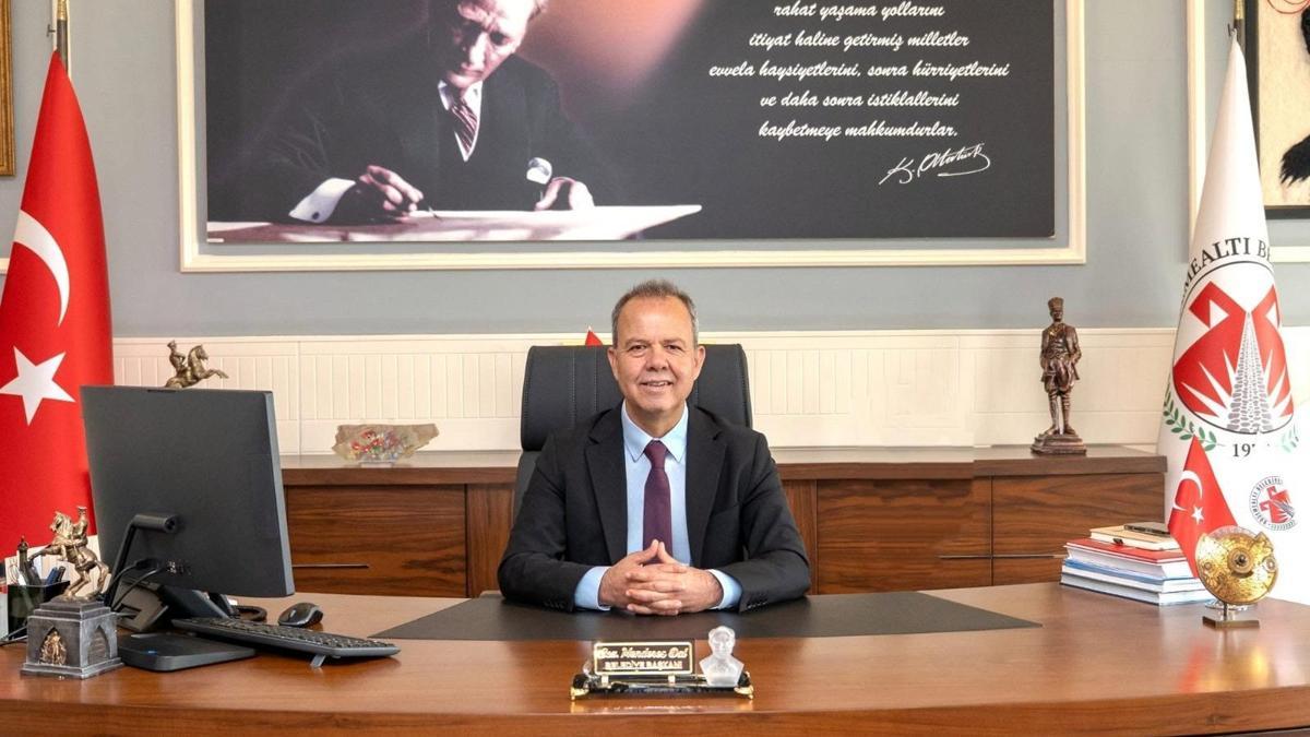 CHP'de yaprak dökümü! Bir belediye başkanı daha istifa etti