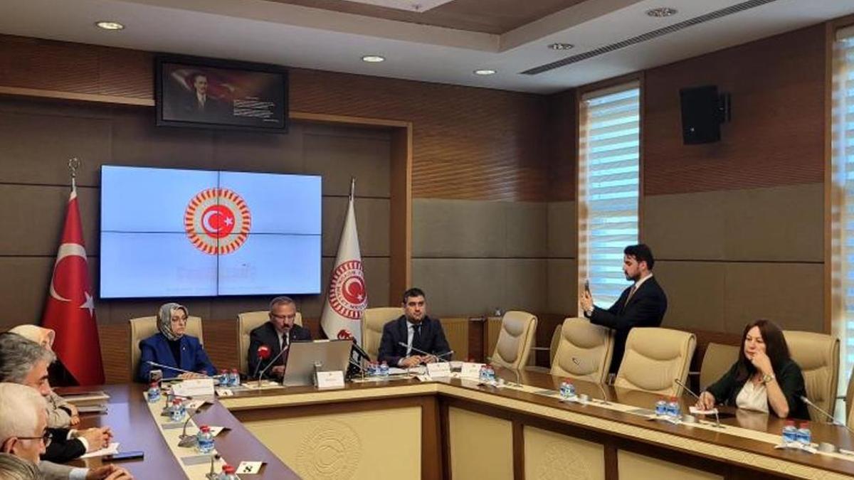 Öğrencilerden "Okullarda akıllı telefon yasaklasın" talebi
