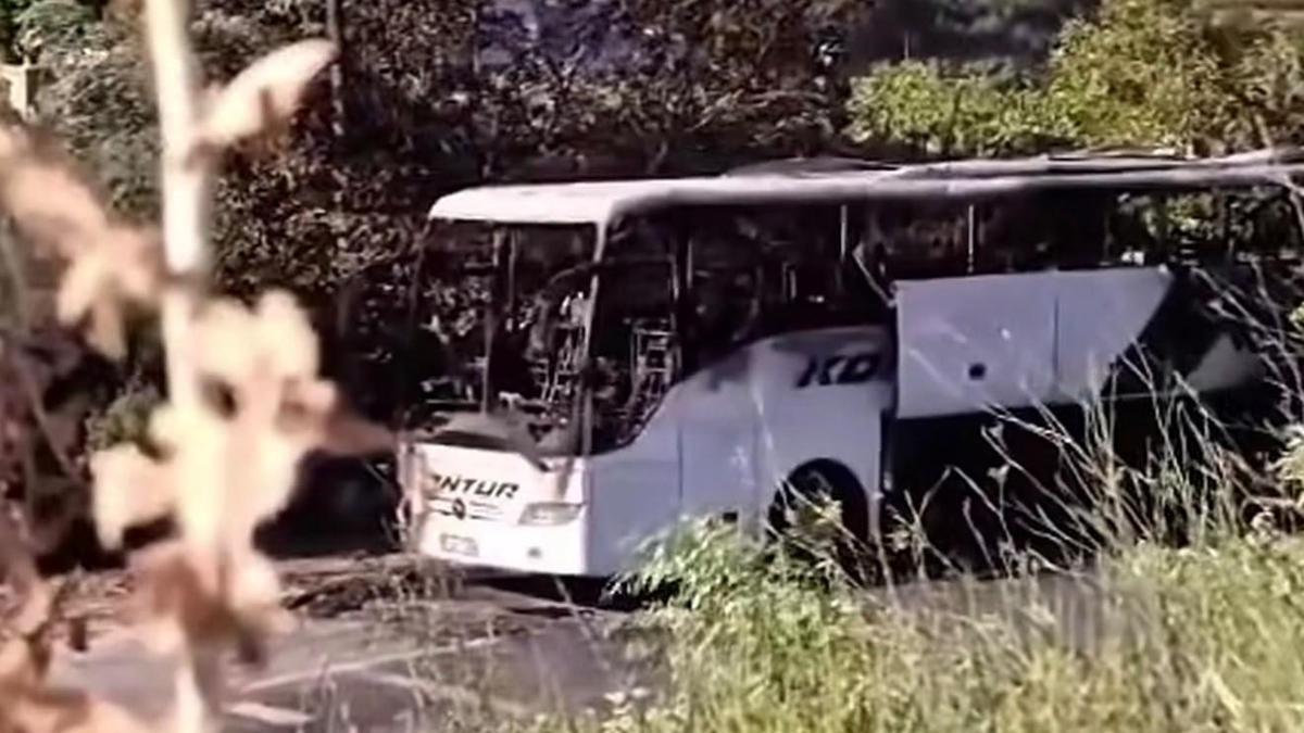 Mersin'de seyir halindeki yolcu otobüsü yandı