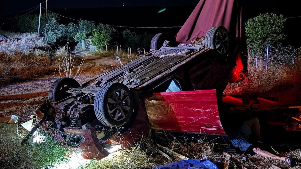 Bursa'da otomobil şarampole yuvarlandı: 3 yaralı haber görseli