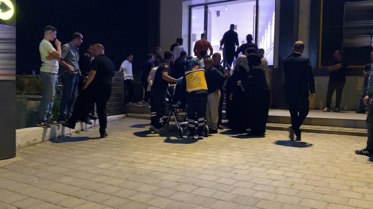 Düğünde iki grup arasında bıçaklı müzik kavgası: 3 yaralı haber görseli