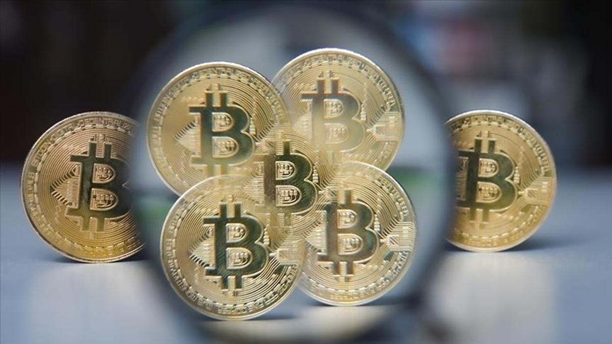 Bitcoin haftaya düşüşle başladı: 62.750 dolara geriledi