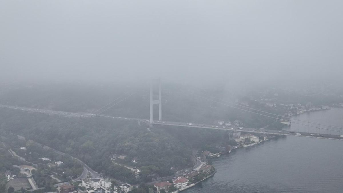 İstanbul Boğazı'nı yoğun sis kapladı