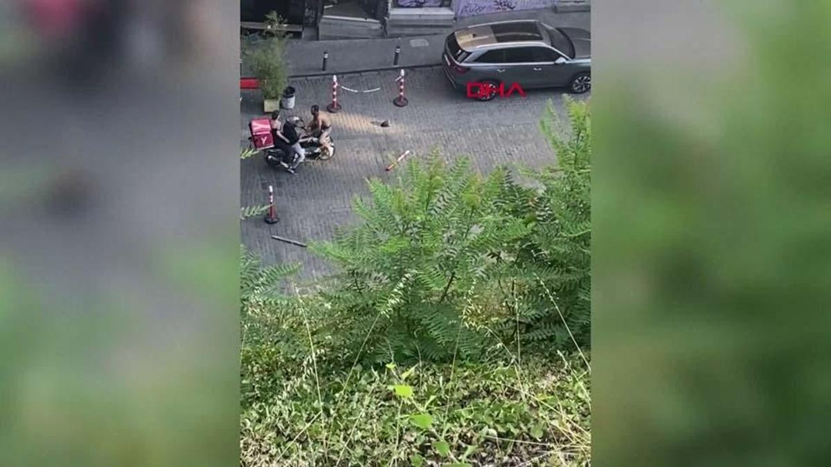 'Yarı çıplak' olaya 'tam dayak' müdahale! Beyoğlu'nda film gibi olay