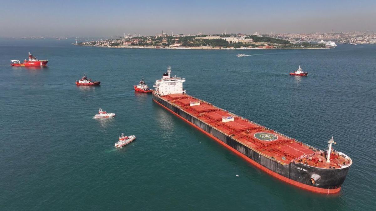İstanbul Boğazı'nda gemi trafiği çift yönlü askıya alındı haber görseli