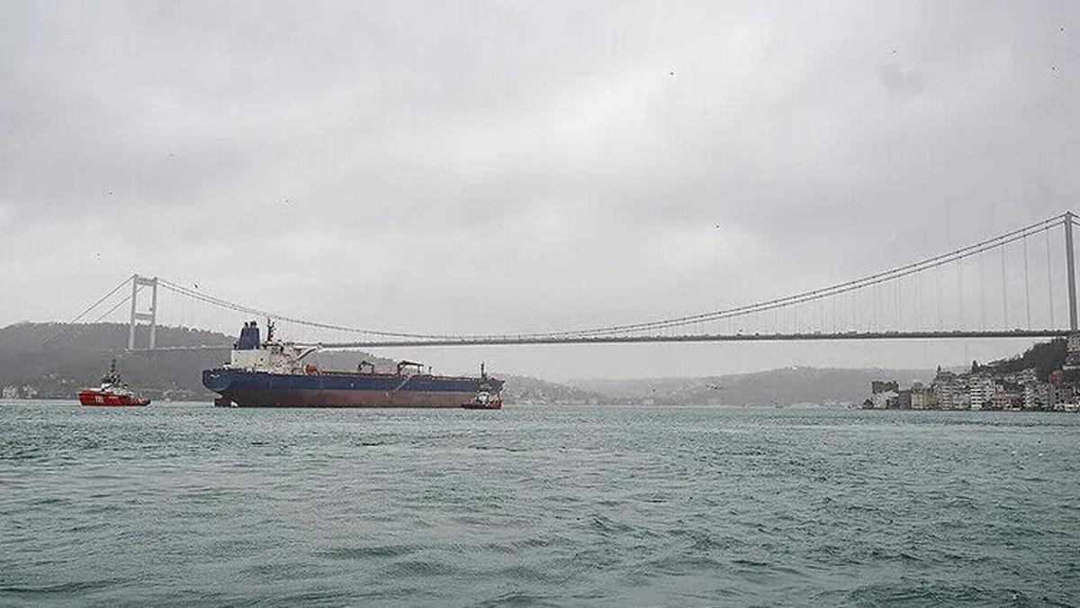 İstanbul Boğazı'nda gemi trafiği çift yönlü askıya alındı haber görseli