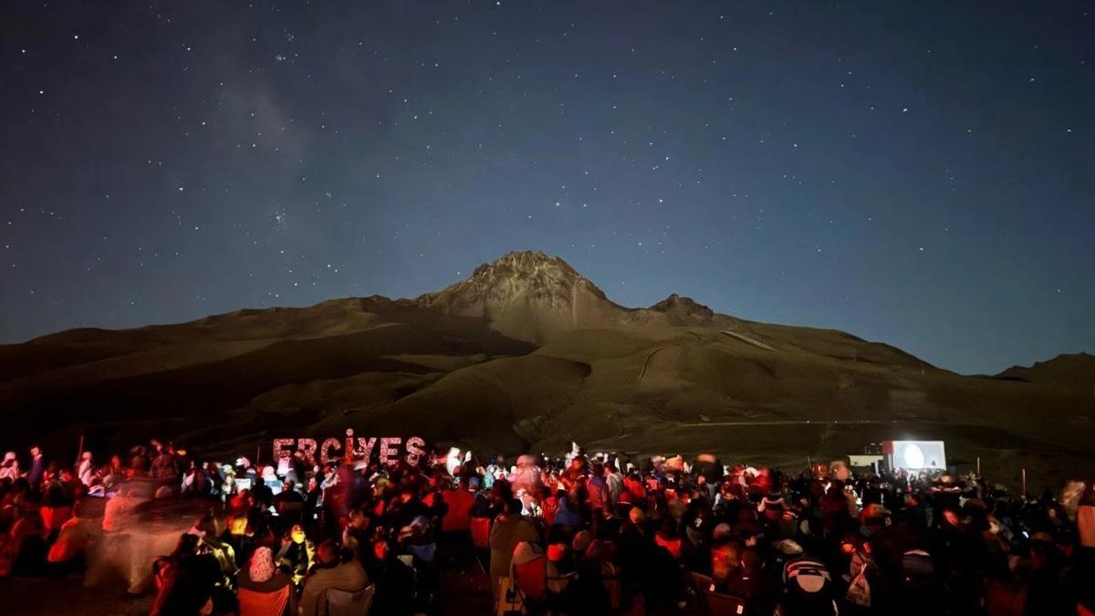 METEOR YAĞMURU İZLEME NOKTASI AĞUSTOS 2026: Perseid meteor yağmuru ne zaman, Türkiye'den izlenecek mi? Çıplak gözle izlenir mi?