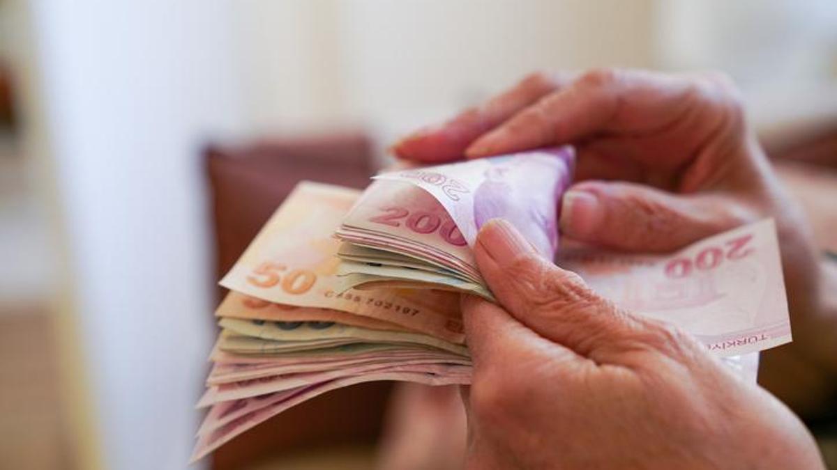 EMEKLİ MAAŞ FARKLARI YATTI MI? 3.552 TL zam farkı hesaplara geçti mi?