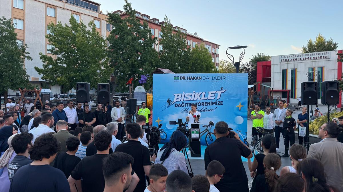 Bahçelievler’de 4 bin 300 çocuğa bisiklet dağıtıldı haber görseli