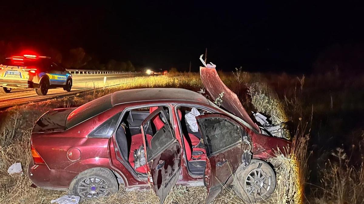 Otomobil şarampole savruldu: 3 yaralı haber görseli