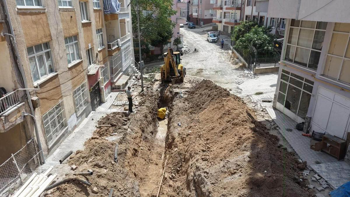 Kırıkkale'de arıza veren içme suyu şebeke ve kanalizasyon hatları yenileniyor haber görseli