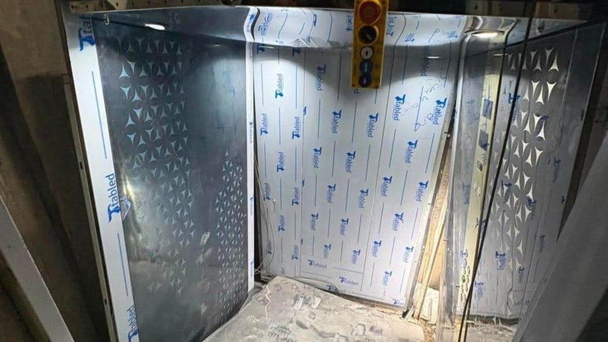 İnşaatta üzerine asansör kabini düşen işçi öldü haber görseli